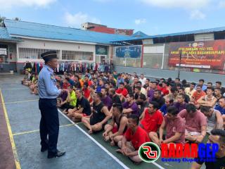 Pastikan Razia Berlangsung Sesuai Aturan, Kalapas Bagansiapiapi Turun Langsung Dampingi Petugas